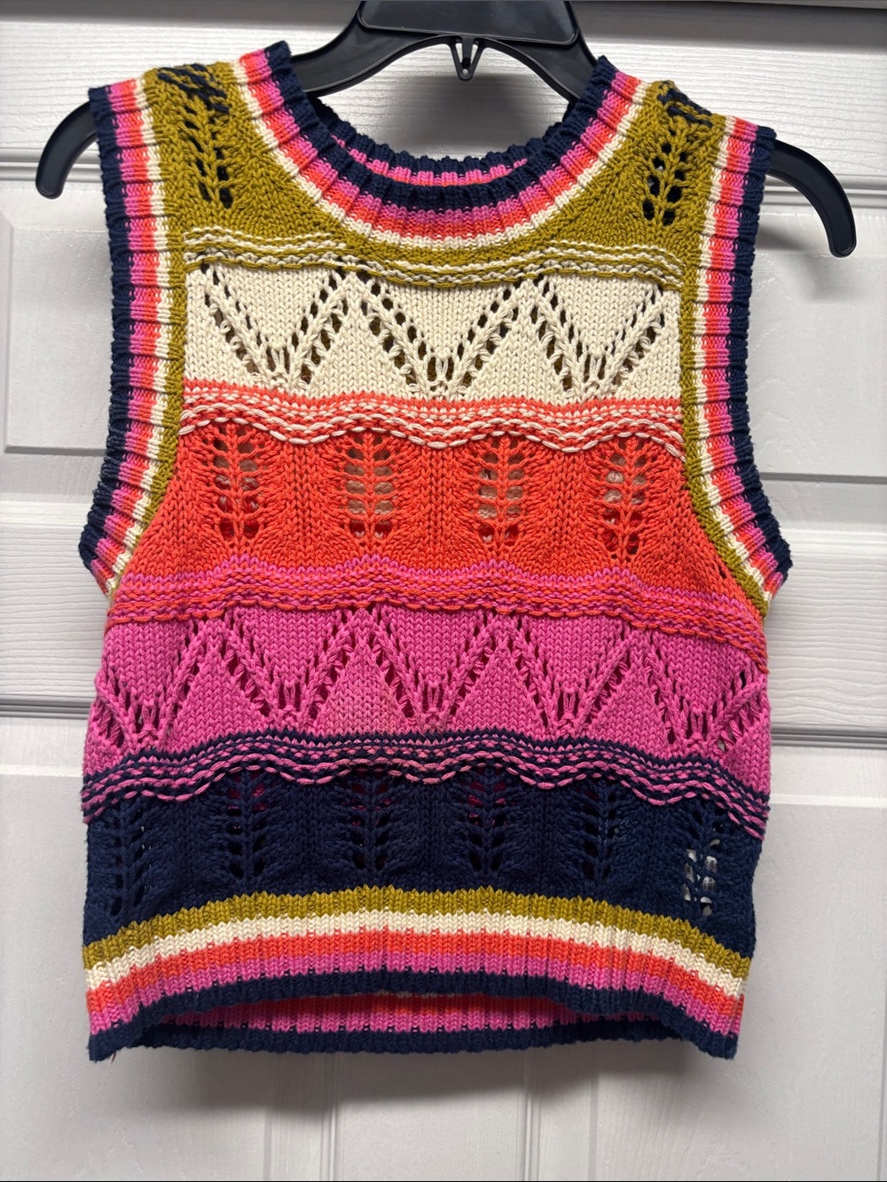 Entro Fall Cream, Pink & Navy Knit Sleeveless Sweater Crop Top Small